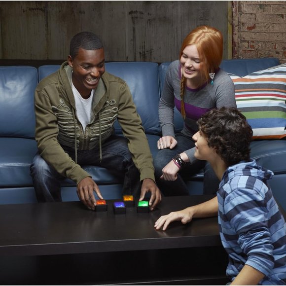 Simon Flash Electronic Game - Picture 6 of 16